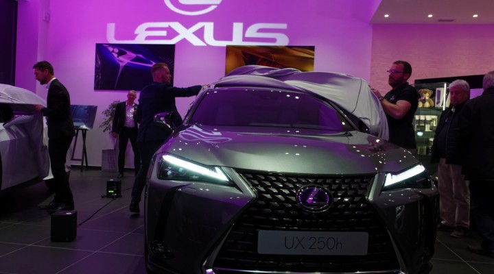 Lancement Lexus UX
